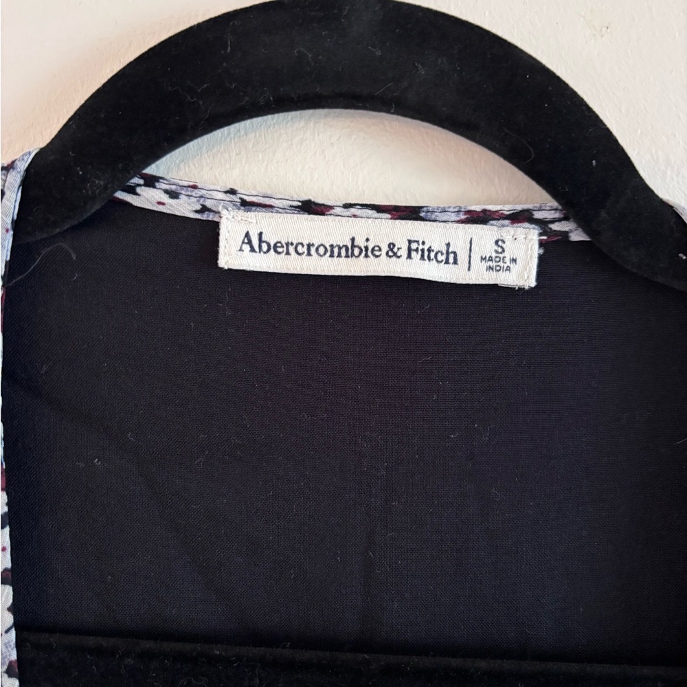 Abercrombie and Fitch Floral Tie-Front duster, Size small - Picture 4 of 4